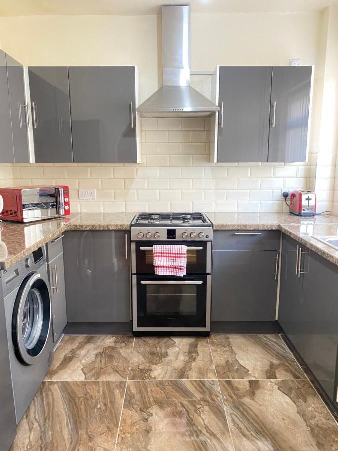 Entire 4 Bedroom House - Ev Point & Free Parking Liverpool Exterior photo