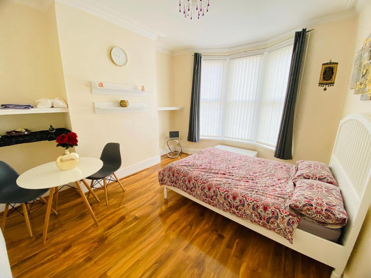 Entire 4 Bedroom House - Ev Point & Free Parking Liverpool Exterior photo