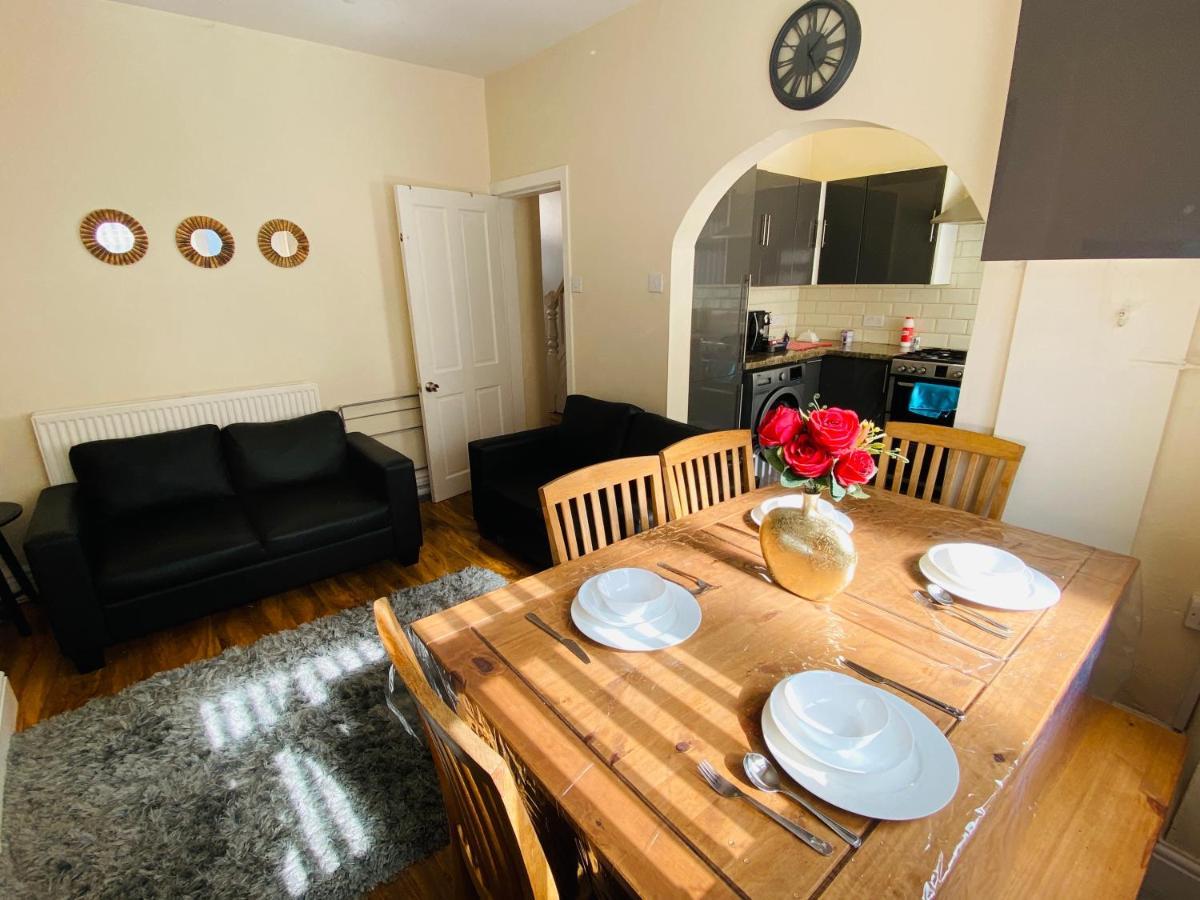 Entire 4 Bedroom House - Ev Point & Free Parking Liverpool Exterior photo