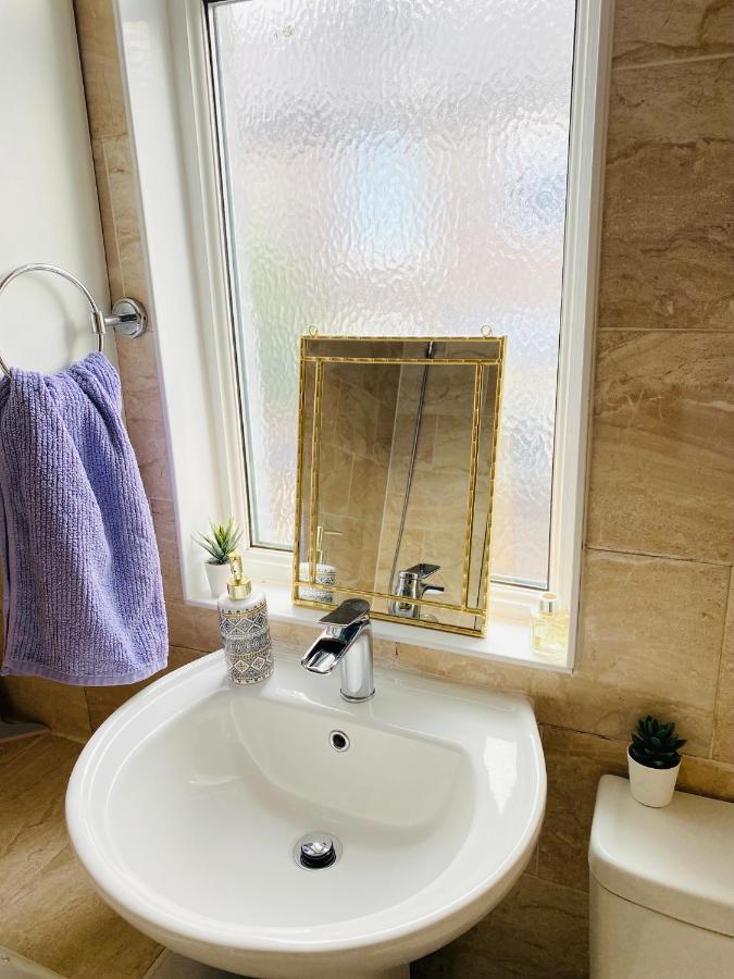 Entire 4 Bedroom House - Ev Point & Free Parking Liverpool Exterior photo